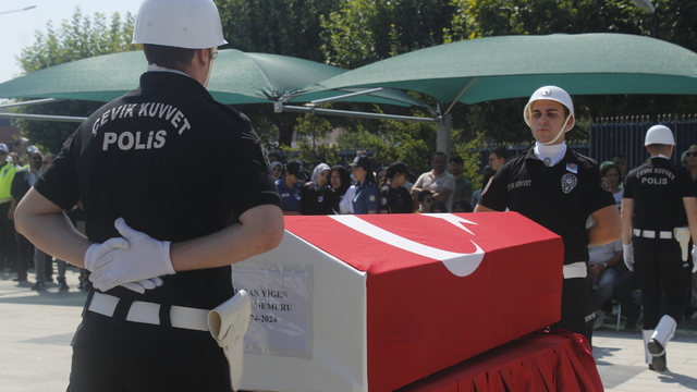 Bursa'da kanserden ölen polis memuru için emniyette tören düzenlendi