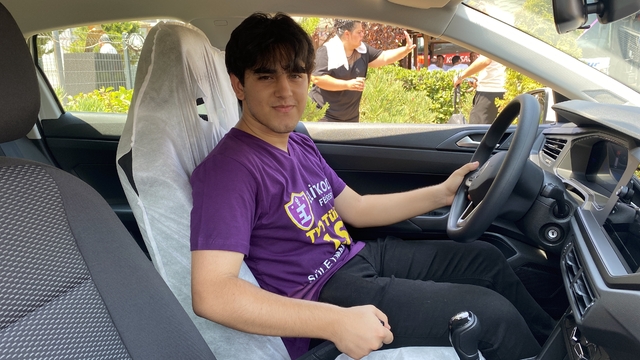 Temel Yeterlilik Testi'nde Türkiye birincisi olan Süleyman Mete Genç ödüllendirildi