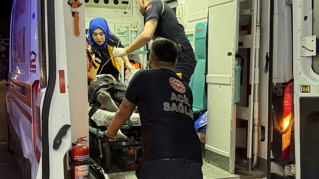 Aksaray'da tırla çarpışan otomobildeki aynı aileden 6 kişi yaralandı