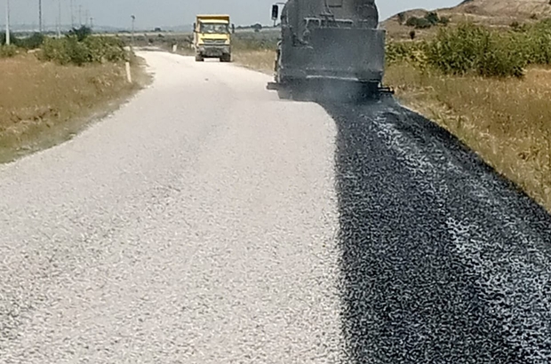 Edirne İl Özel İdaresinin köy yollarını asfaltlama çalışmaları devam ediyor