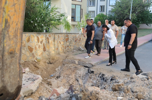 Edirne'de yağmur giderinde mahsur kalan kedi yavrusu, kaldırım ve asfalt kırılarak kurtarıldı