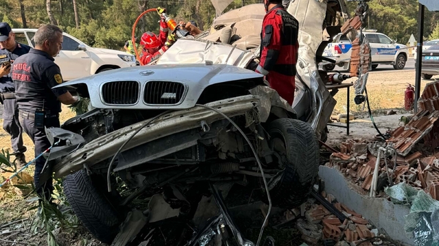 Eve çarpan otomobil sürücüsü uzman çavuş, öldü