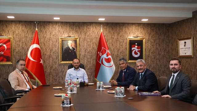 TÜRKSOY Genel Sekreteri Raev'den Trabzonspor Kulübü'ne ziyaret