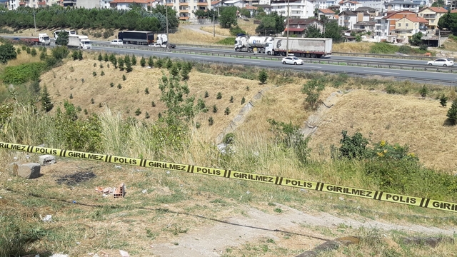 Kocaeli'de yol kenarında kadın cesedi bulundu