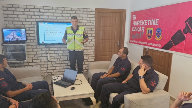 Kemer'de jandarma ekipleri, Sahil Güvenlik personeline trafik eğitimi verdi
