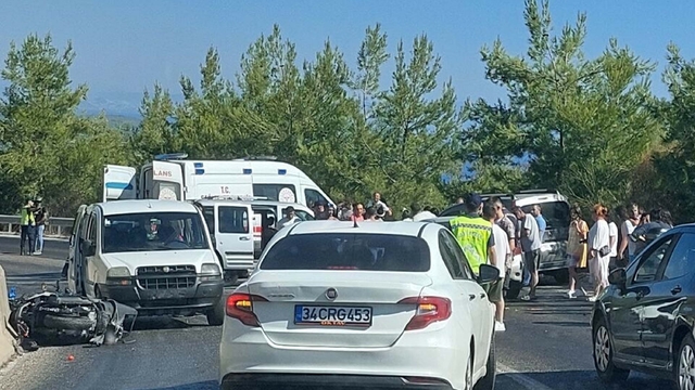 Menderes'te zincirleme kaza: 1 ölü, 6 yaralı