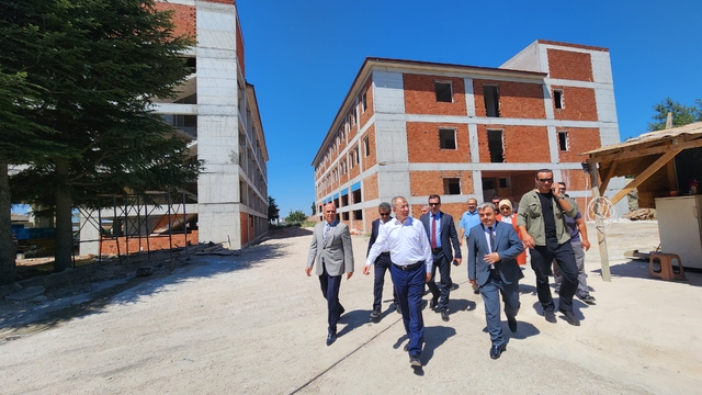 Amasya Valisi Doruk, Suluova'da eğitim yatırımlarını inceledi
