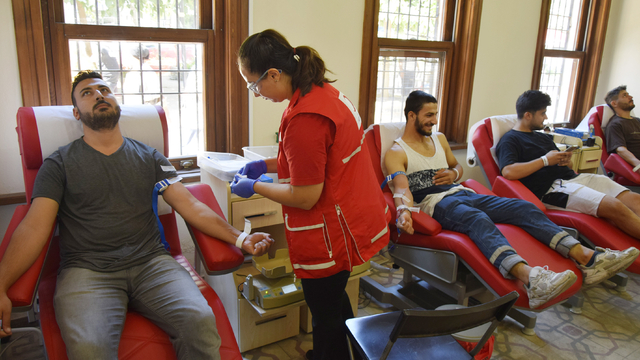 Turgutlu'da kan bağışçılarına boyoz ikram edildi