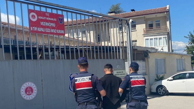 6 yıl 11 ay hapisle cezasıyla aranan hükümlü saklandığı evde yakalandı