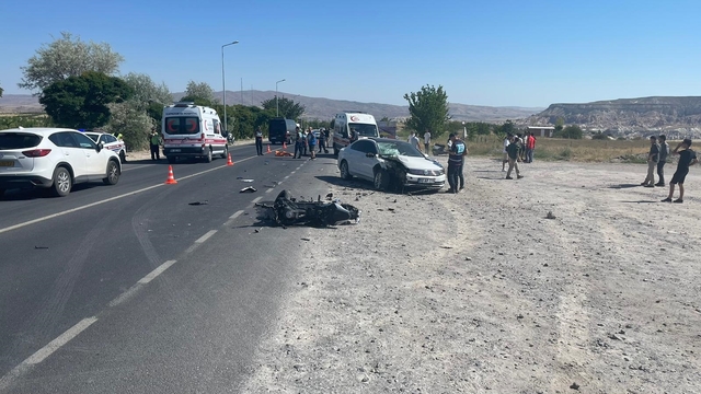Otomobille çarpışan motosikletin sürücüsü öldü