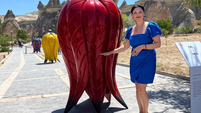 Açtığı sergilerle 'ters laleyi' dünyaya tanıtmaya çalışıyor