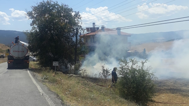 Tosya'da çıkan yangında 2 dekar tarım arazisi zarar gördü