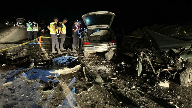 Düğün gecesi kaza; gelin-damat hayatını kaybetti