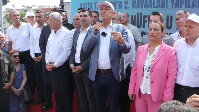 'Adana Şakirpaşa Havalimanı kapatılmasın' eylemi