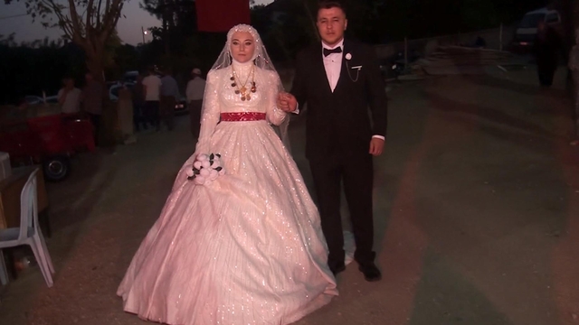 Düğün gecesi kaza; gelin-damat hayatını kaybetti (2)