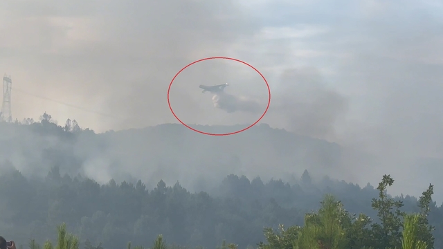 Rusya'dan kiralanan Be-200 amfibi yangın söndürme uçağı, Yalova'daki yangında 58 ton su attı