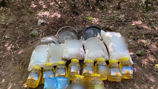 Kars'ta PKK/KCK operasyonunda toprağa gömülü yaşam malzemesi ele geçirildi