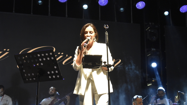 Sanatçı Öykü Gürman, Bitlis'te konser verdi