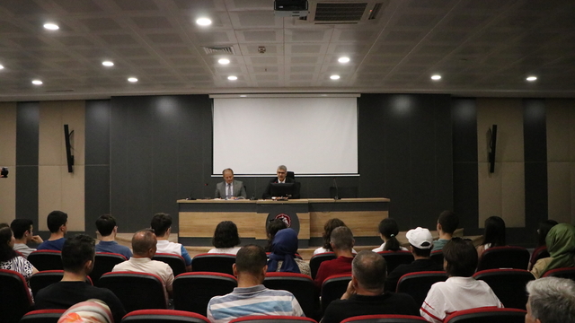 Niğde Valisi Çelik, YKS'de başarılı olan öğrencileri kabul etti