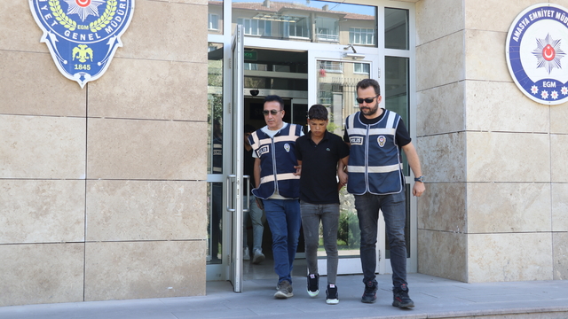 Amasya'da kendilerini jandarma olarak tanıtıp dolandırıcılık yapan 2 kişi yakalandı