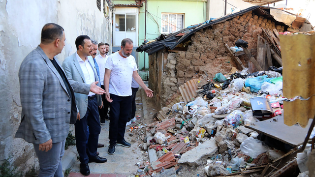 AK Partili Kaya, Konak'ta vatandaşlarla bir araya geldi