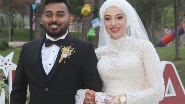 Burdurlu Meryem, Türk ve Hint gelenekleriyle gelin oldu