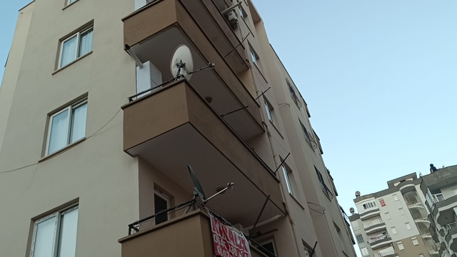 Adana'da balkondan düşen kişi öldü
