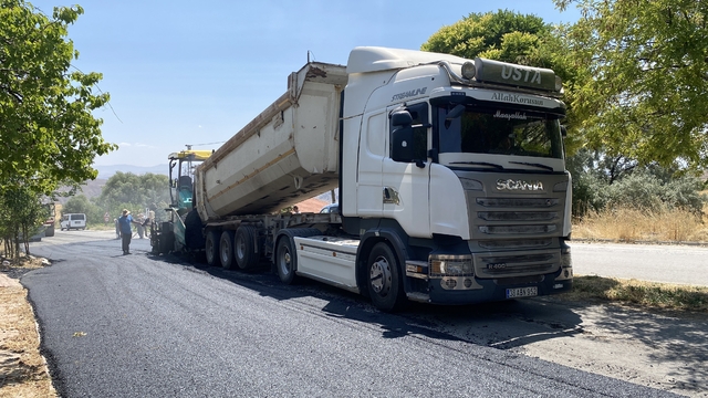 Büyükşehir Belediyesi, Küpeli Mahallesi'nde yolları asfaltladı