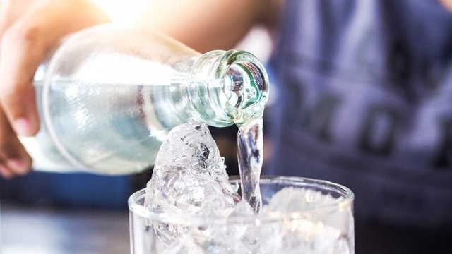 Prof. Dr. Özlü: Soğuk su boğaz iltihabına yol açmaz