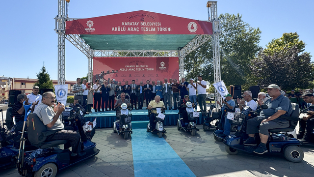 Konya'da 80 engelliye akülü araç hediye edildi