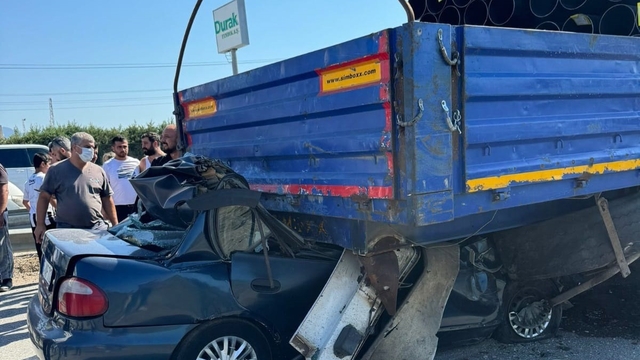 TIR'a arkadan çarpan otomobilin sürücüsü öldü