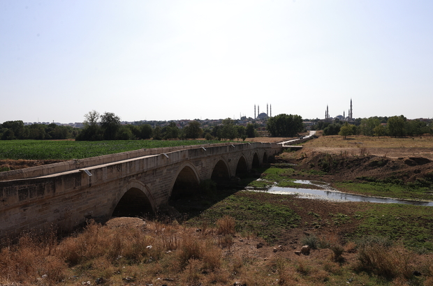 Tunca Nehri'nin bazı bölümlerinde su akışı durdu 