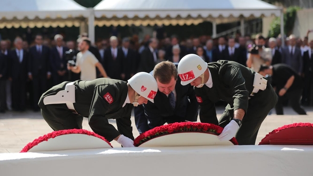 3'üncü Cumhurbaşkanı Celal Bayar, kabri başında anıldı