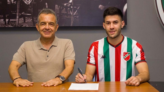 Karşıyaka'da Erdal imzaladı