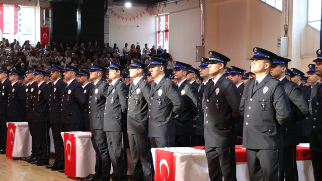 Adana'da eğitimini tamamlayan 308 polis adayı yemin etti