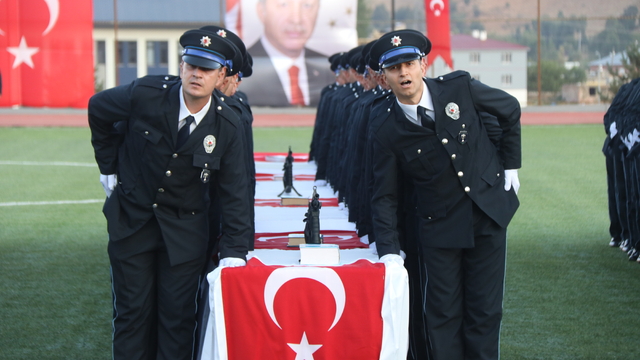 Bitlis'te 580 polis adayı mezun oldu