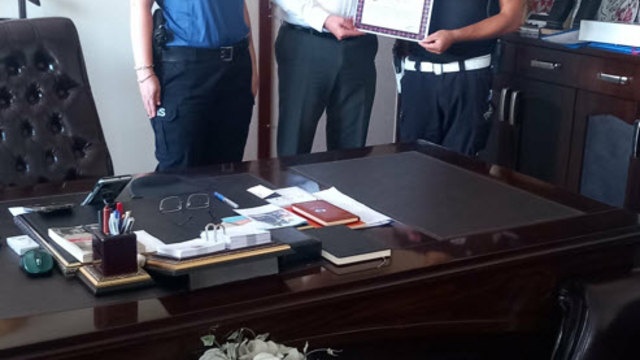 Akhisar'daki kadına şiddet olayına müdahale eden polise başarı belgesi