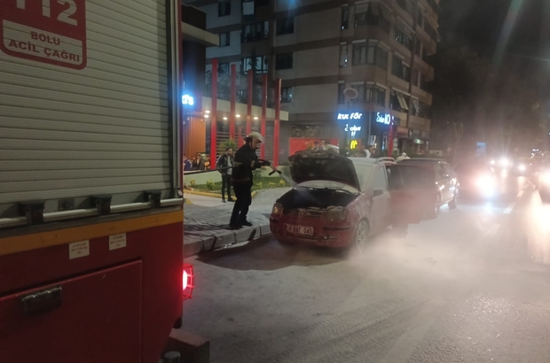 Bolu'da park halindeki otomobil yangında hasar gördü