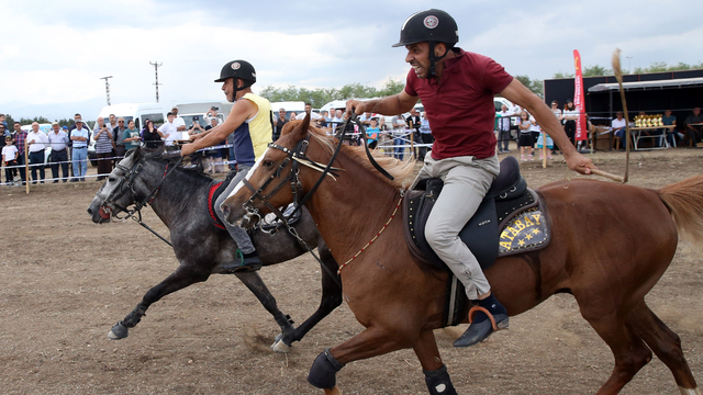 Kastamonu'da 33. Geleneksel Atatürk ve İstiklal Kupası At Yarışları yapıldı