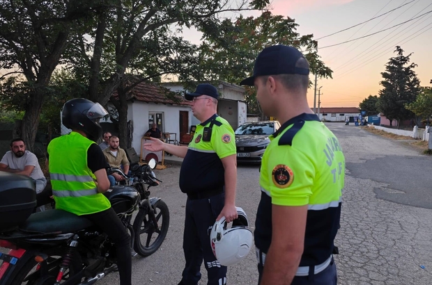 Edirne'de jandarma denetim ve bilgilendirme çalışması yaptı