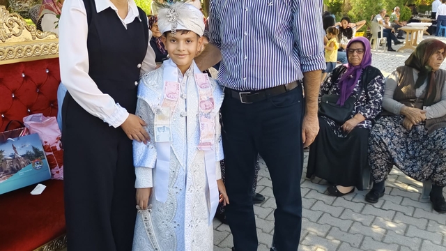 Konya'da jandarma aracı şehit oğlunun sünnet töreni için hazırlandı