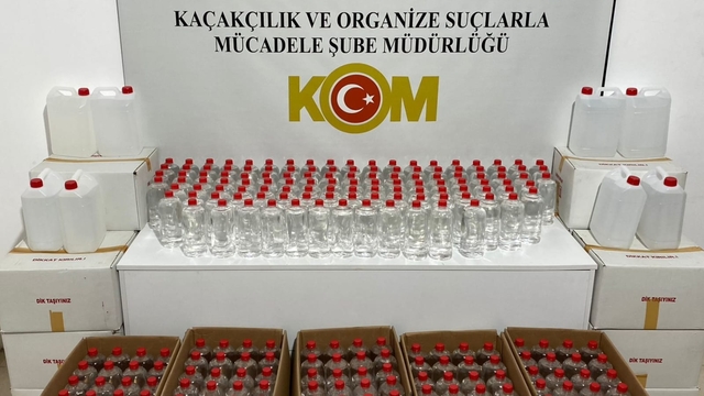 Samsun'da bir araçta 700 litre etil alkol ele geçirildi