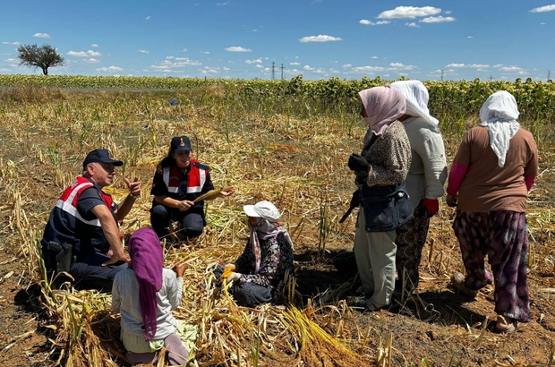 Edirne'de jandarma vatandaşları bilgilendiriyor