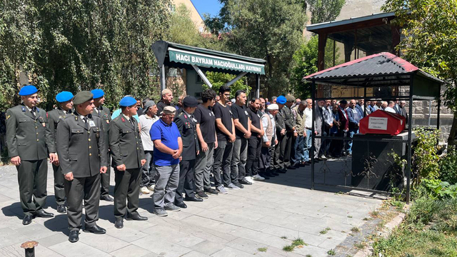 Vefat eden Kıbrıs gazisi Kars'ta son yolculuğuna uğurlandı