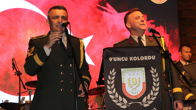 Erzurum'da askeri bando 30 Ağustos Zafer Bayramı'na özel konser verdi