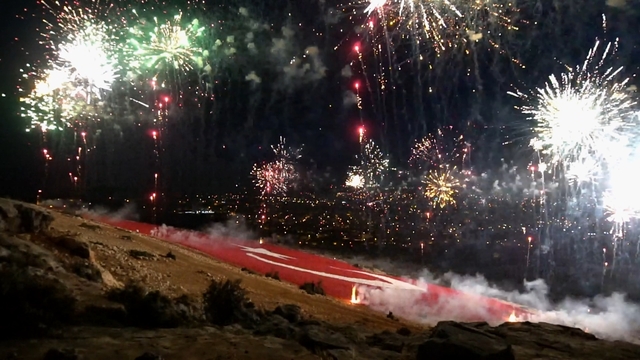 Mut'ta Türk bayrağının boyandığı arazide havai fişek gösterisi yapıldı