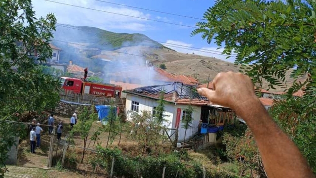 Sungurlu'da yanan ev kullanılamaz hale geldi