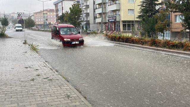 Eskişehir'de kuvvetli sağanak ve dolu etkili oldu