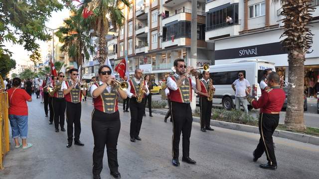 Mersin'de 51. Uluslararası Silifke Müzik ve Folklor Festivali başladı