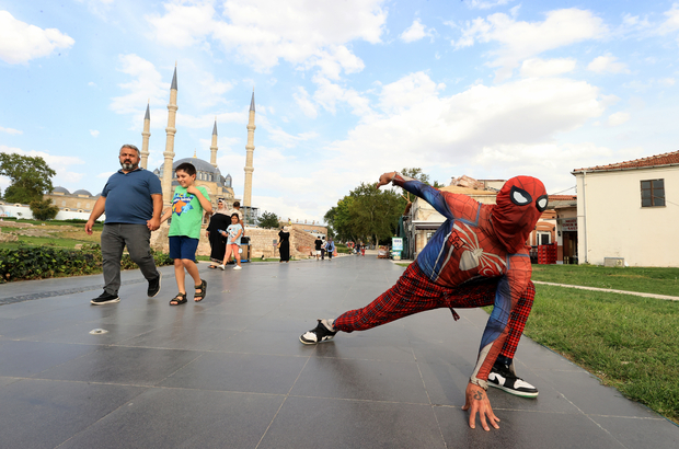 Türkiye'yi gezme hayali ile yola çıkan "Örümcek Adam" Edirne'ye geldi